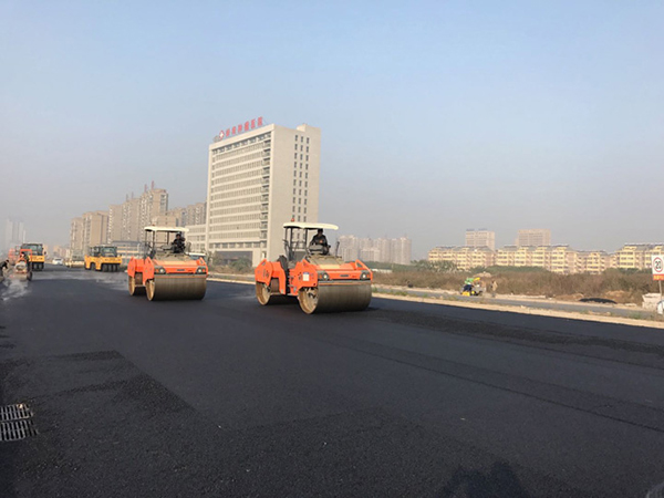 瀝青攤鋪施工現場